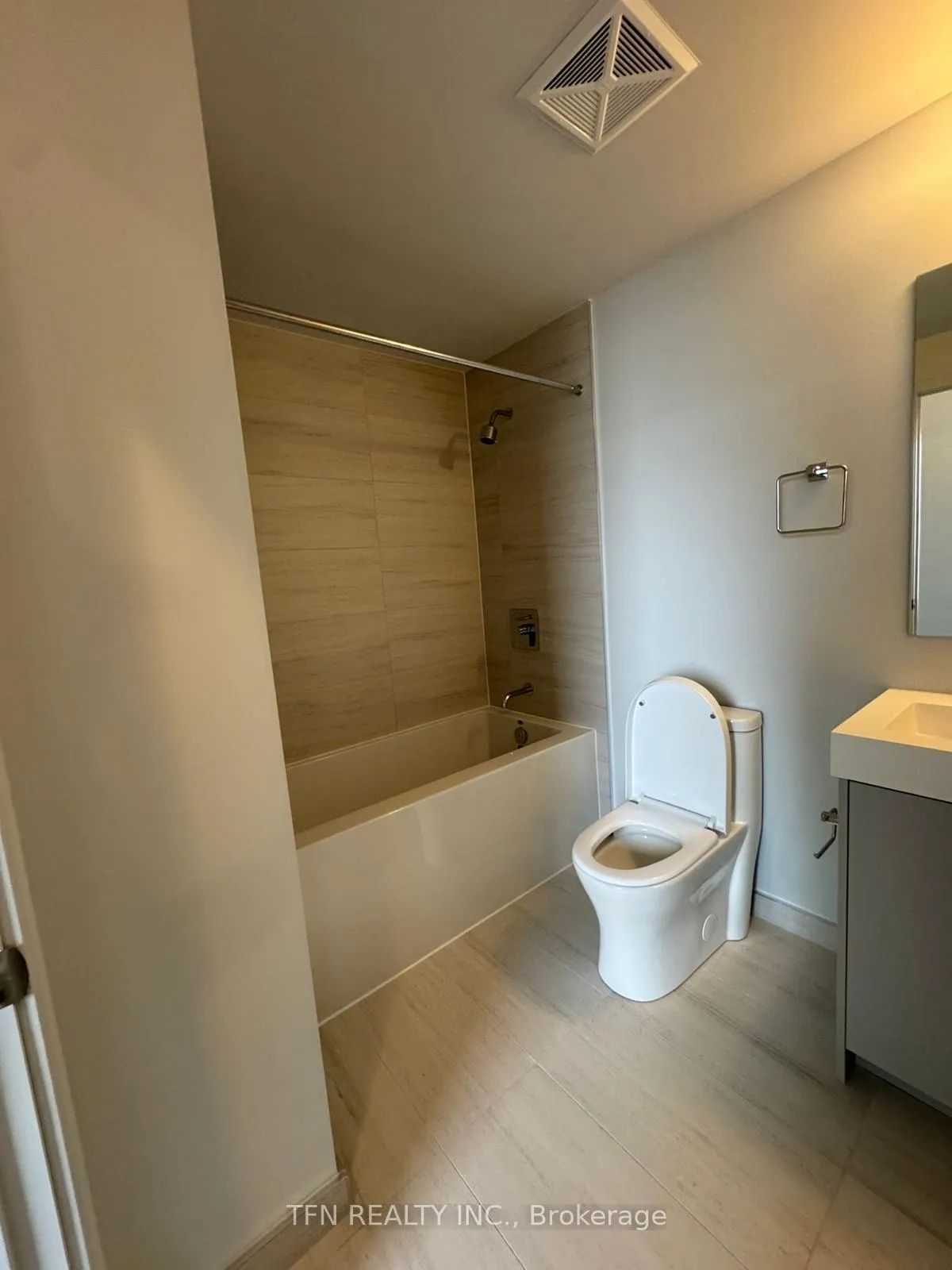 Photo 4 of Unit 2405, 2920 Highway 7, Vaughan, Concord — HOMEH