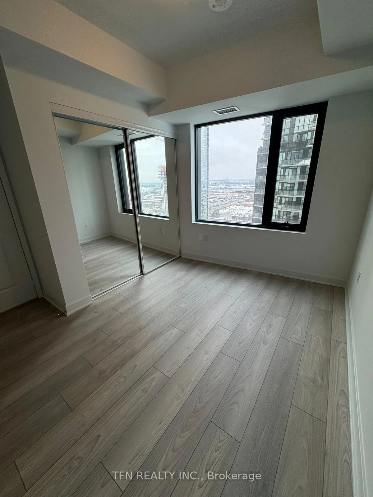 Photo 8 of Unit 2405, 2920 Highway 7, Vaughan, Concord — HOMEH