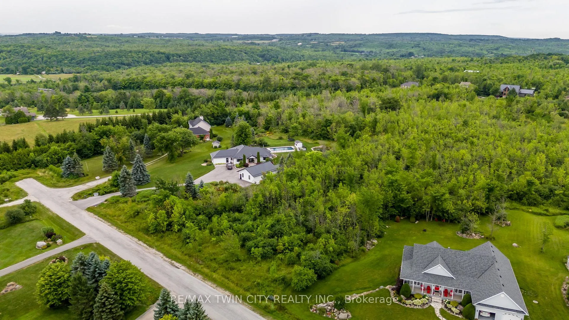 Photo 3 of 106 Ridgecrest Lane, Meaford — HOMEH