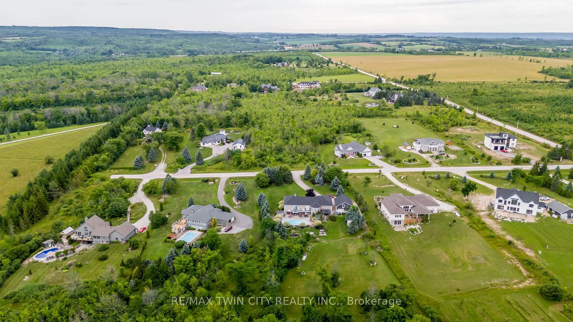Photo 5 of 106 Ridgecrest Lane, Meaford — HOMEH