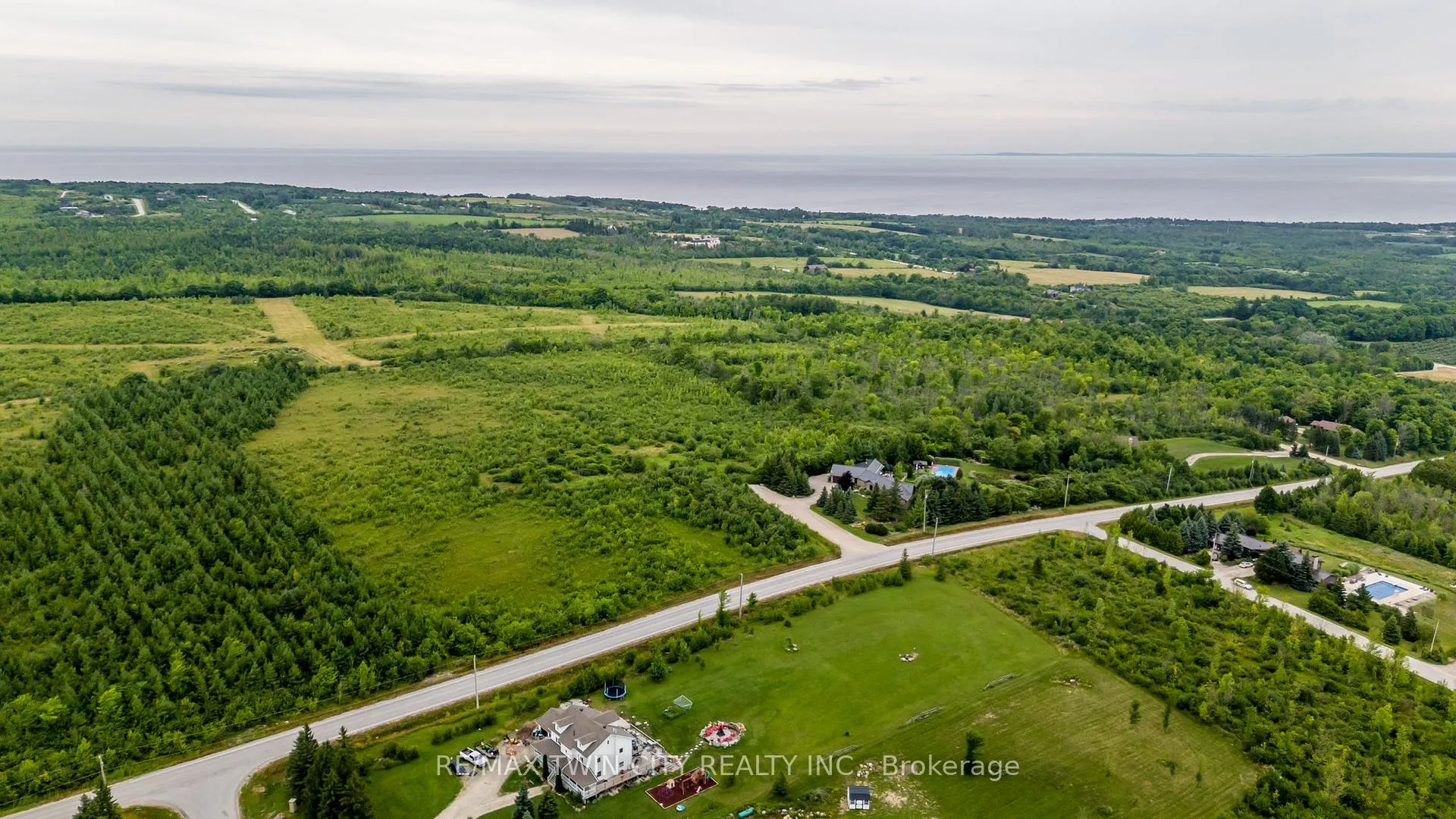Photo 8 of 106 Ridgecrest Lane, Meaford — HOMEH