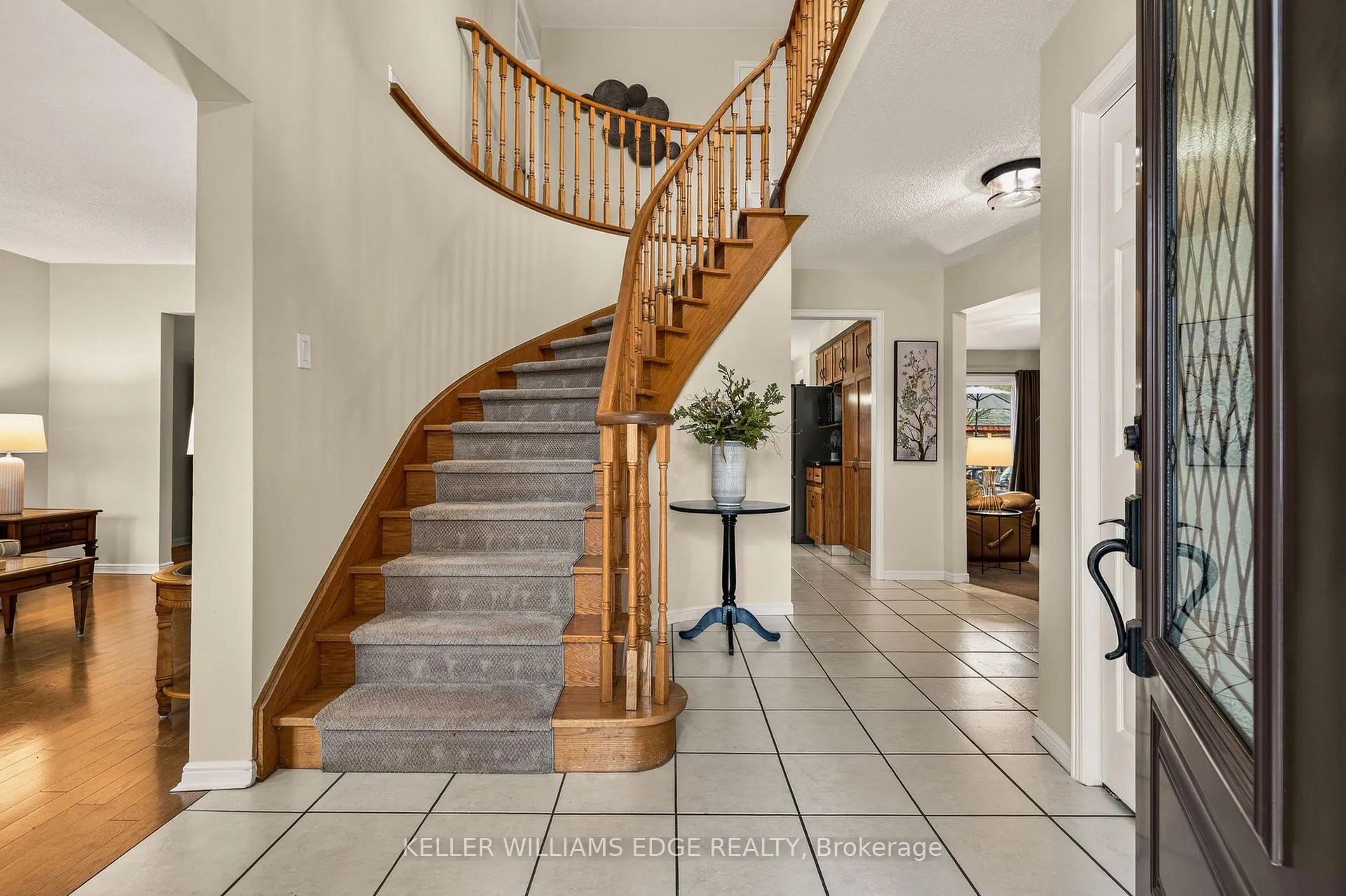 Photo 3 of 520 Woodview Road, Burlington, Roseland — HOMEH