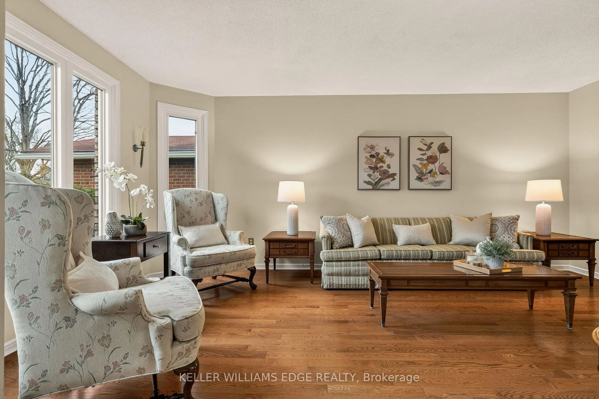 Photo 5 of 520 Woodview Road, Burlington, Roseland — HOMEH
