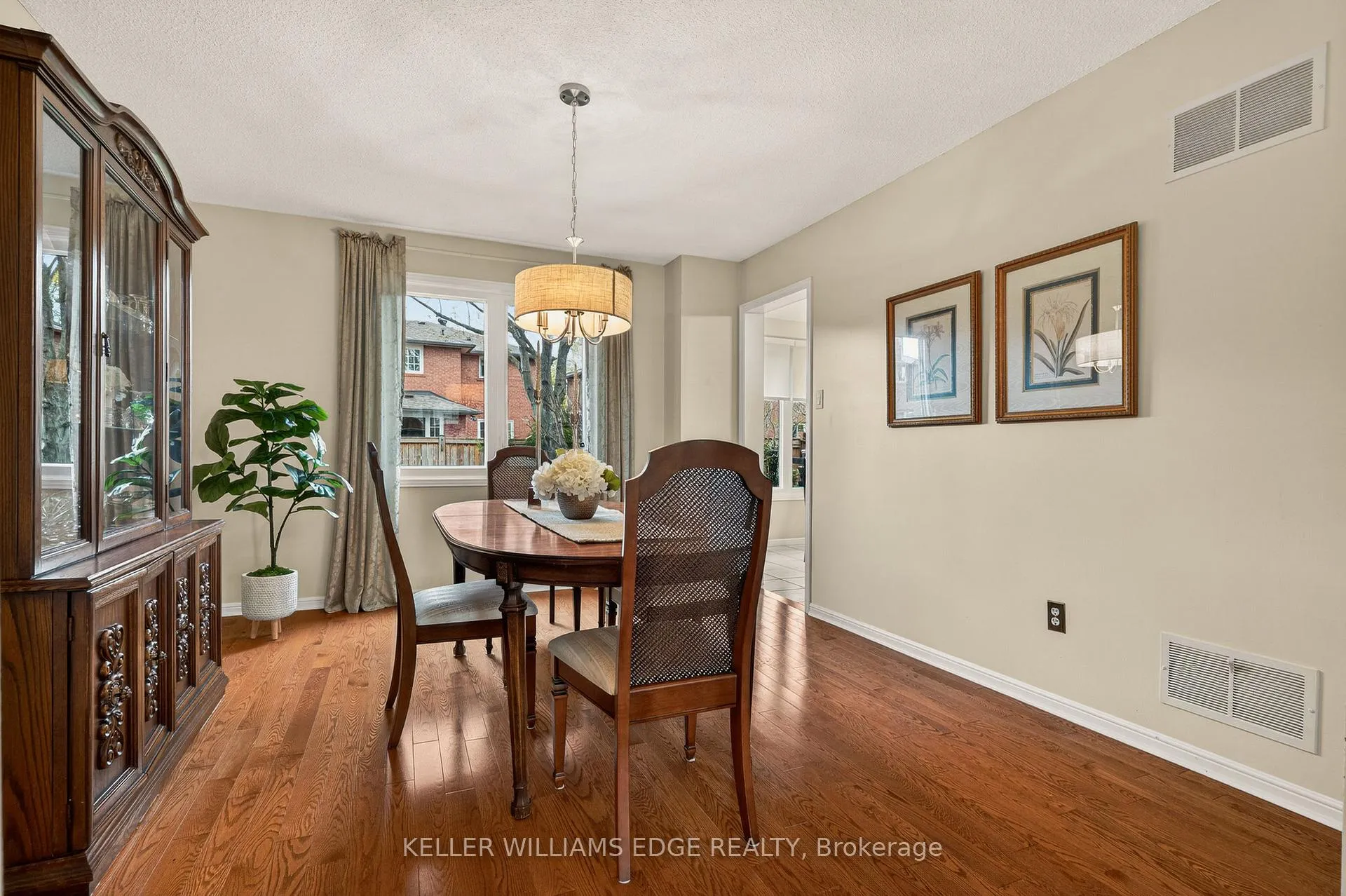 Photo 8 of 520 Woodview Road, Burlington, Roseland — HOMEH