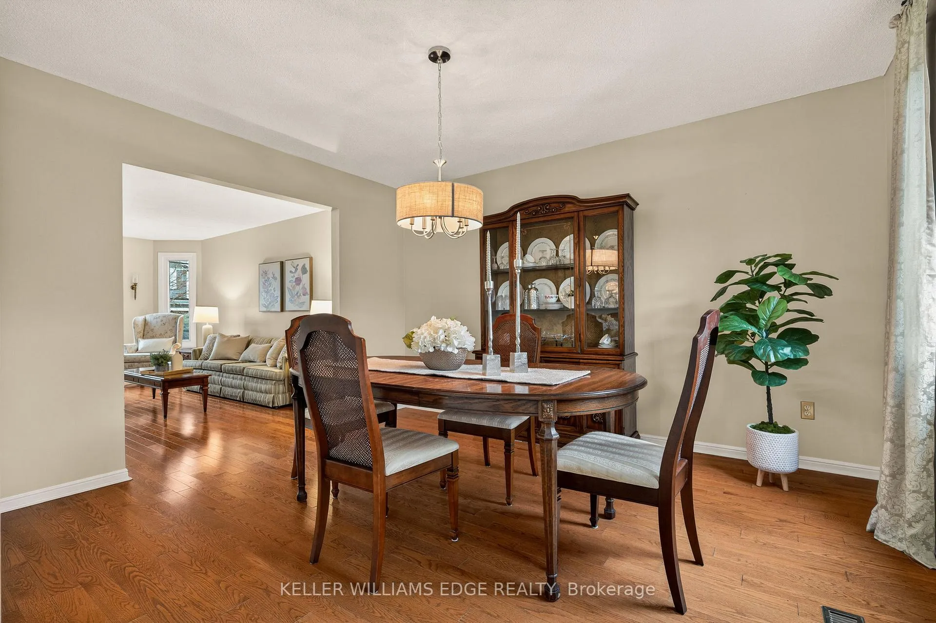 Photo 9 of 520 Woodview Road, Burlington, Roseland — HOMEH
