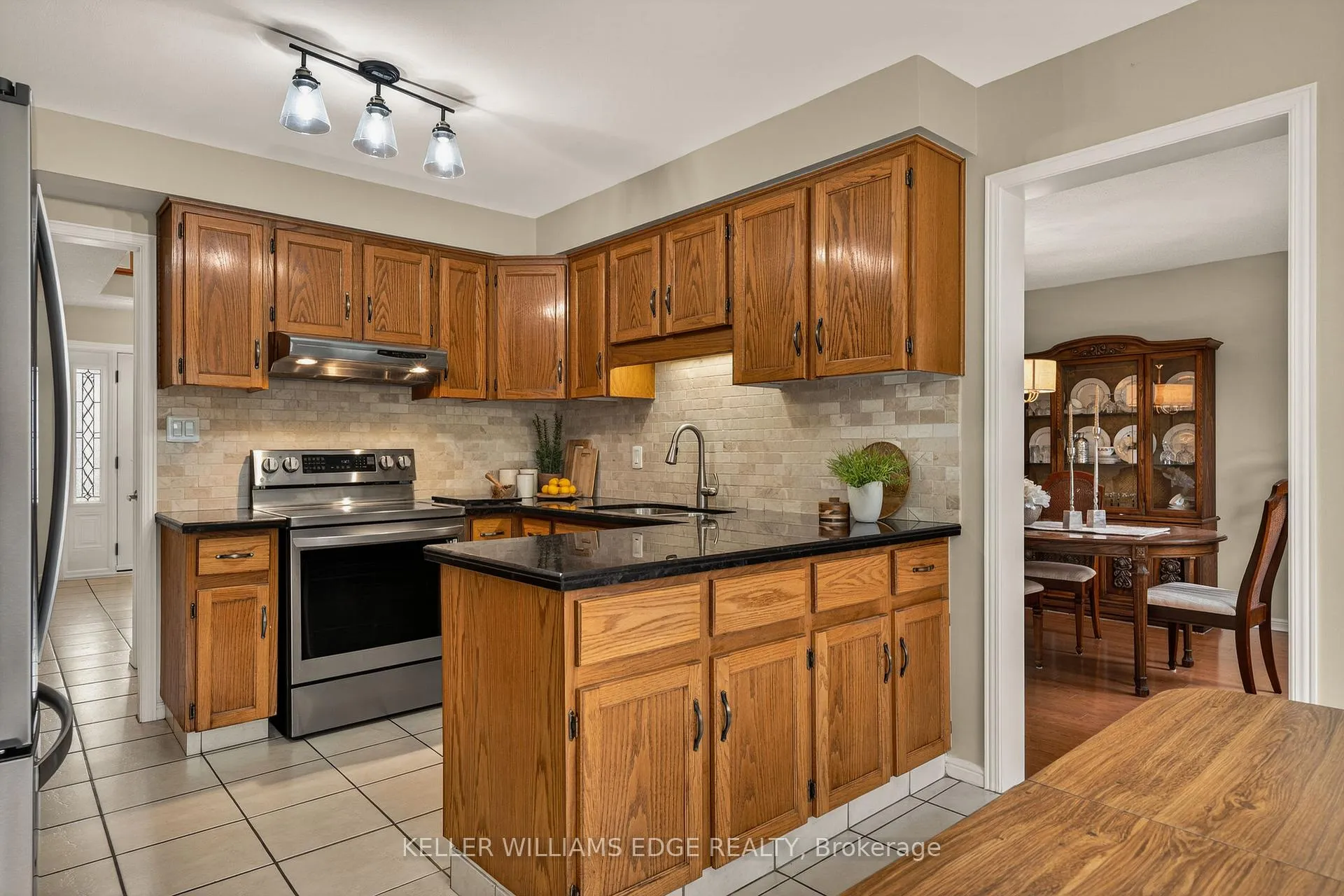 Photo 15 of 520 Woodview Road, Burlington, Roseland — HOMEH