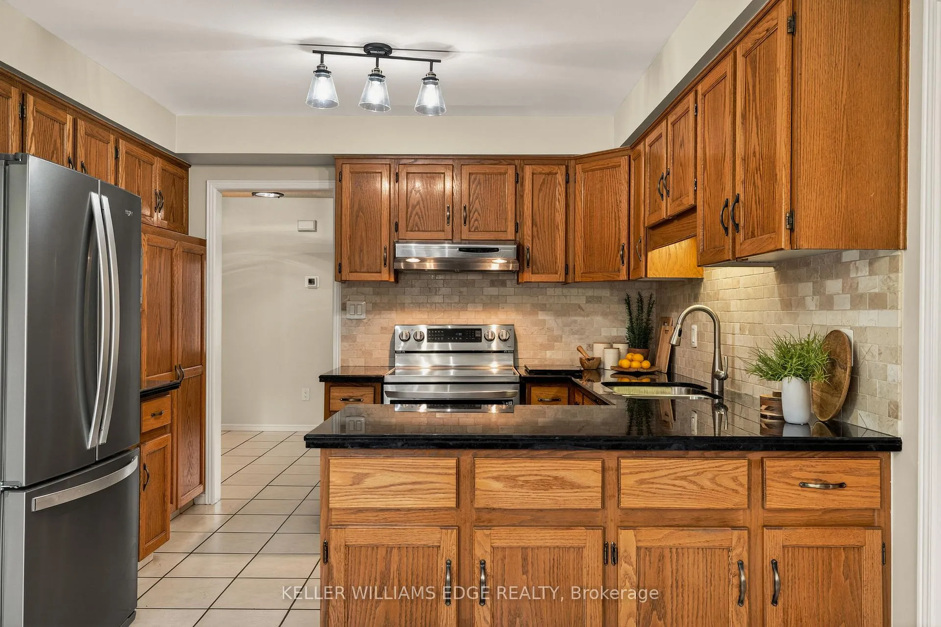 Photo 16 of 520 Woodview Road, Burlington, Roseland — HOMEH
