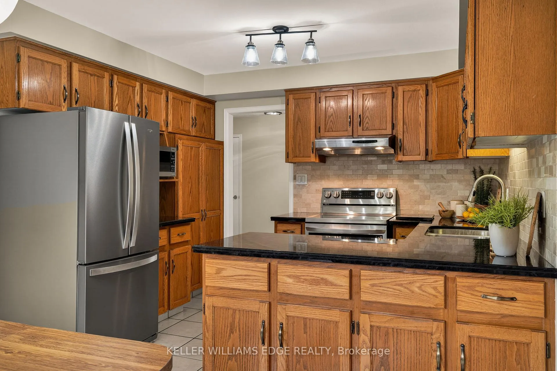 Photo 17 of 520 Woodview Road, Burlington, Roseland — HOMEH