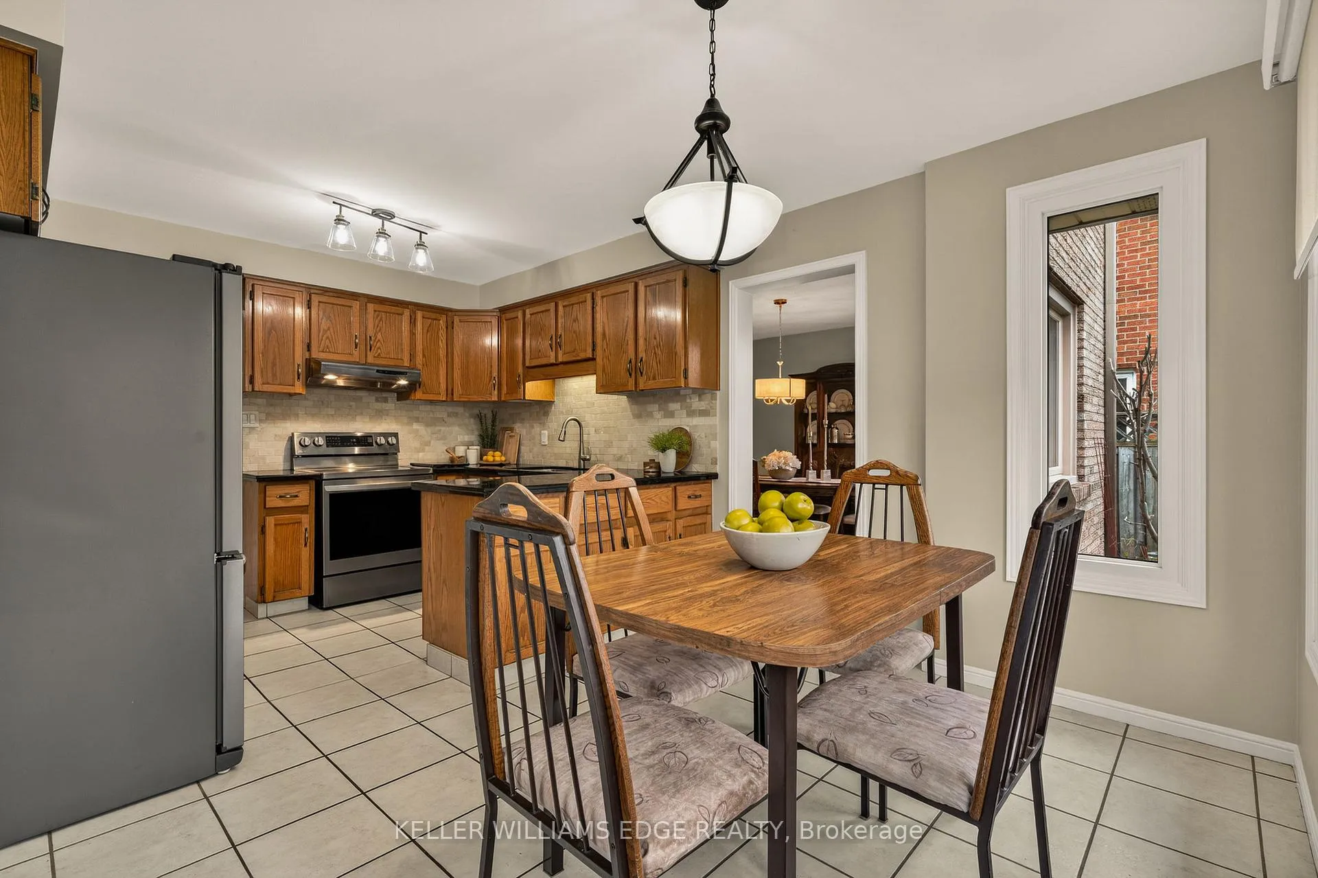 Photo 21 of 520 Woodview Road, Burlington, Roseland — HOMEH