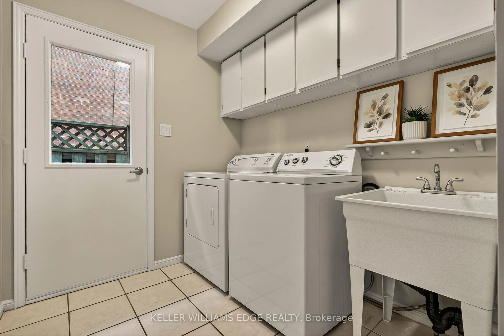 Photo 24 of 520 Woodview Road, Burlington, Roseland — HOMEH