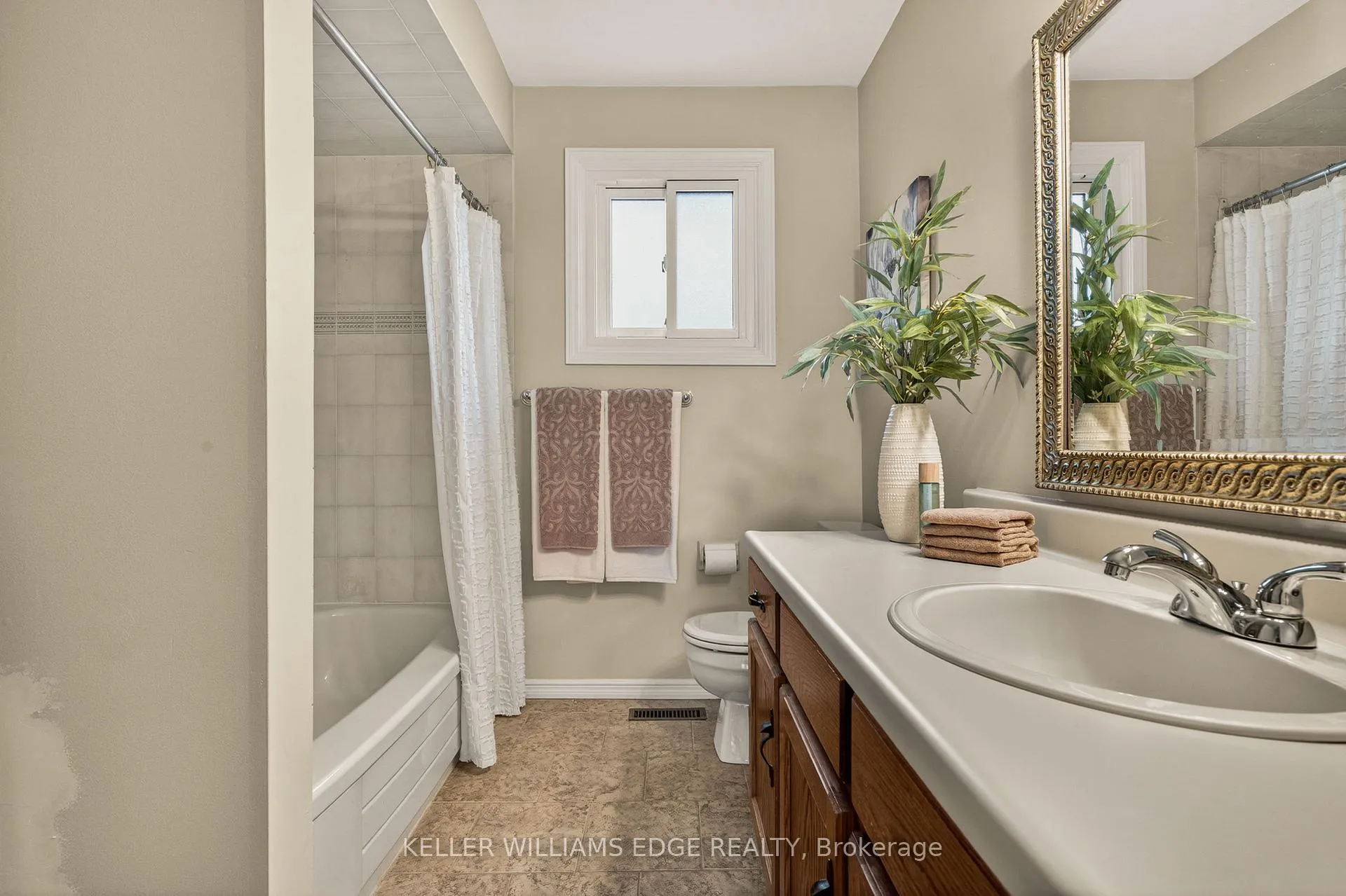 Photo 32 of 520 Woodview Road, Burlington, Roseland — HOMEH