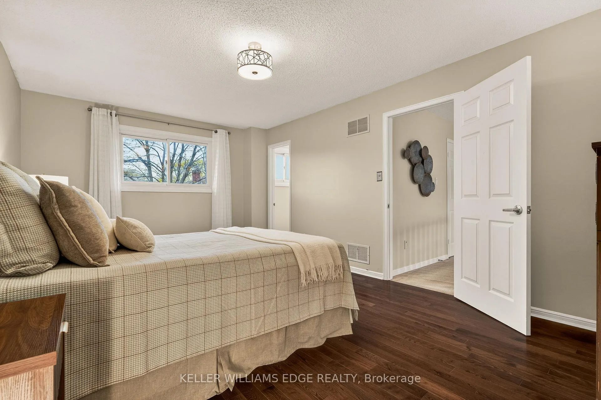 Photo 35 of 520 Woodview Road, Burlington, Roseland — HOMEH