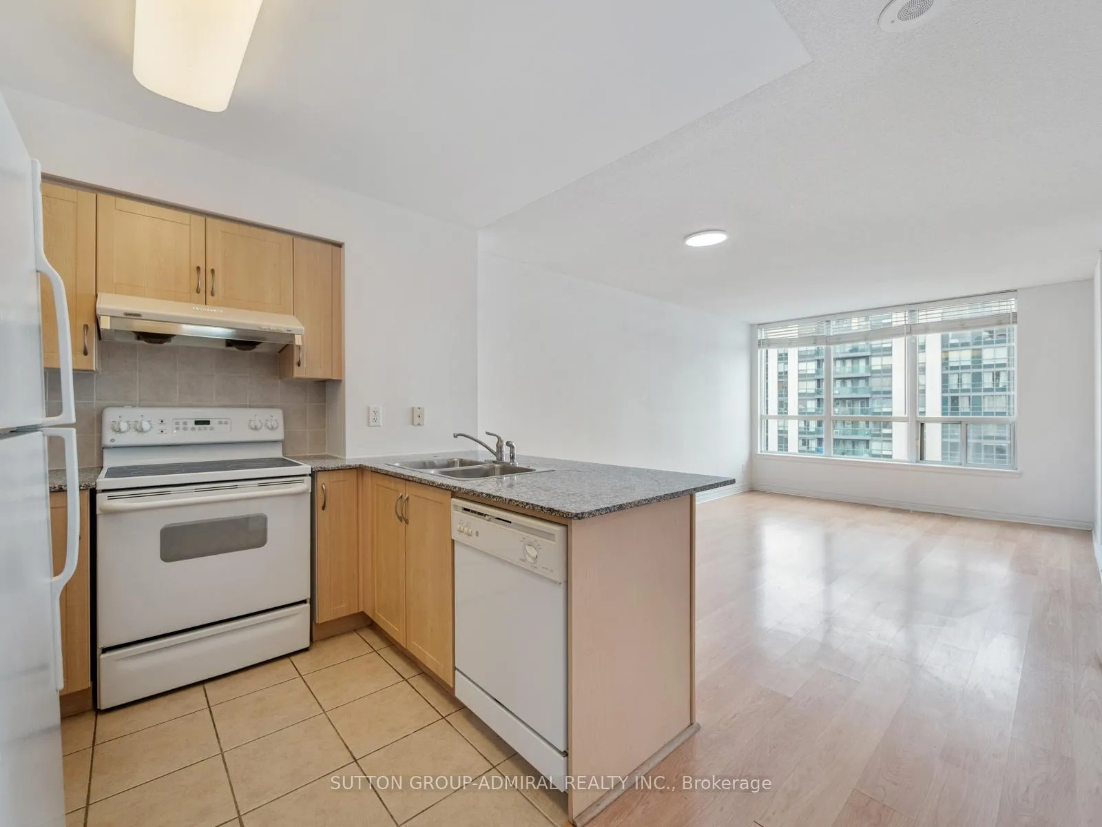Photo 7 of Unit 1101, 60 Disera Drive, Vaughan, Beverley Glen — HOMEH