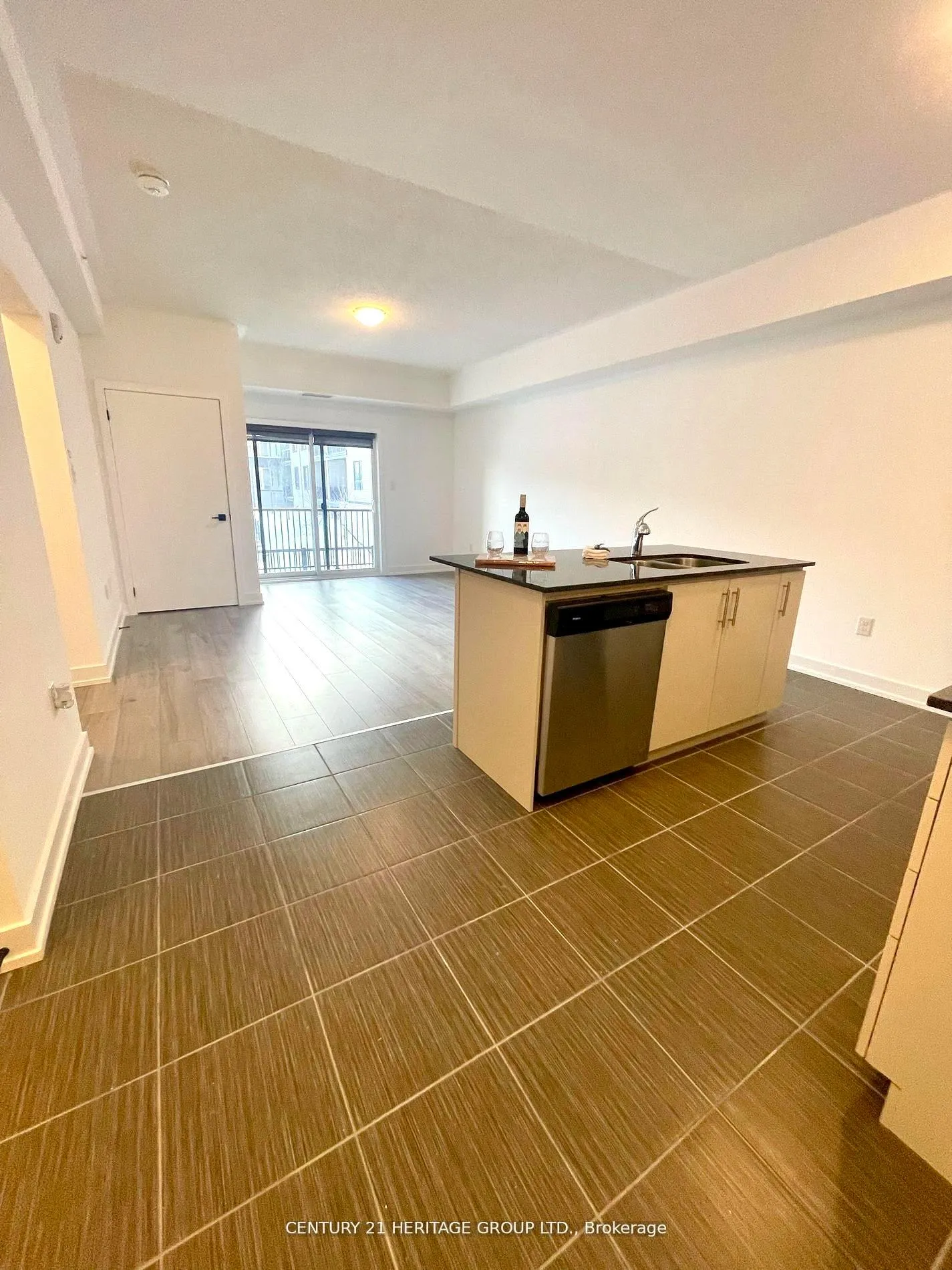 Photo 1 of Unit 113, 4 Spice Way, Barrie, Rural Barrie Southeast — HOMEH