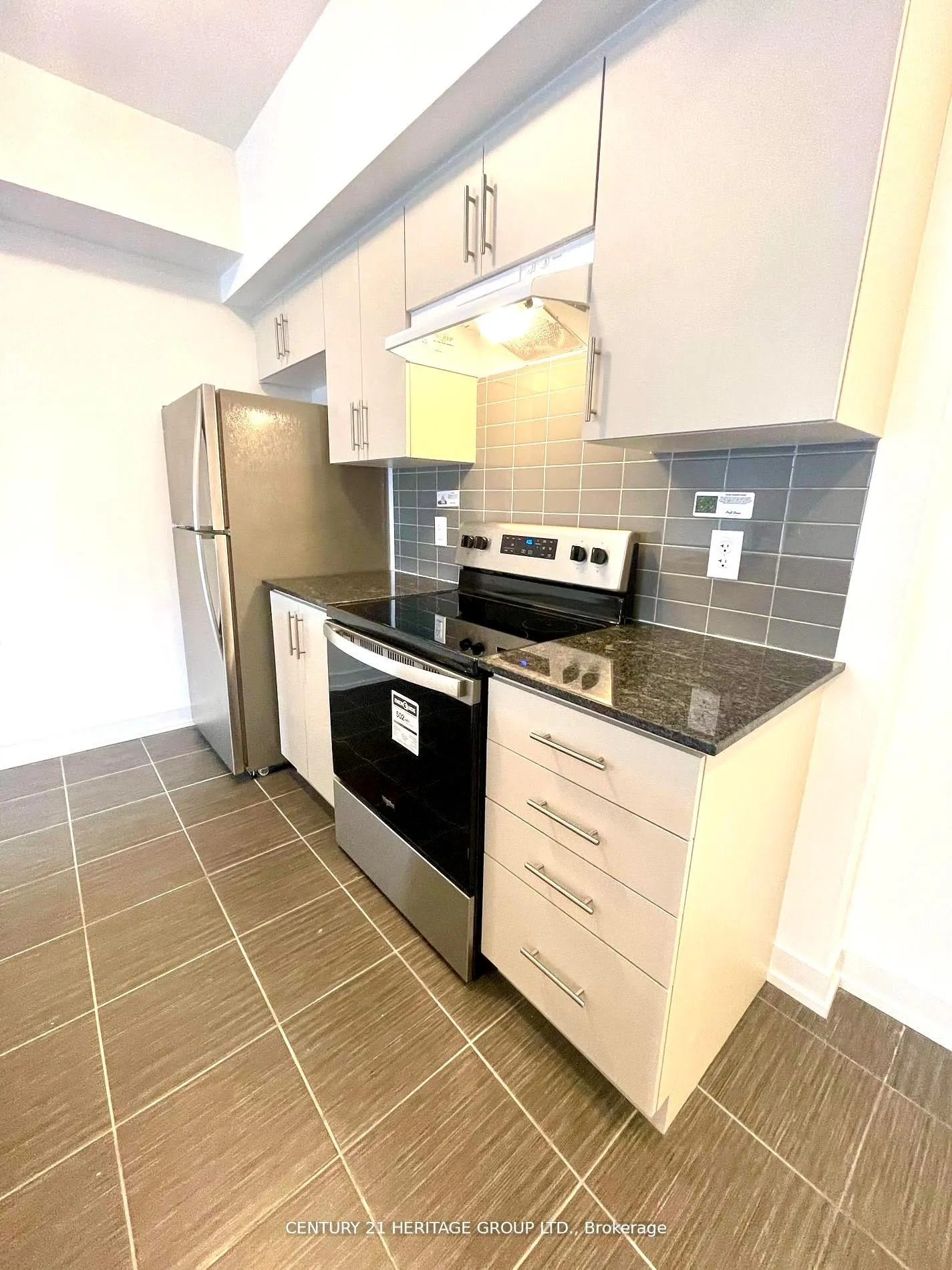 Photo 2 of Unit 113, 4 Spice Way, Barrie, Rural Barrie Southeast — HOMEH