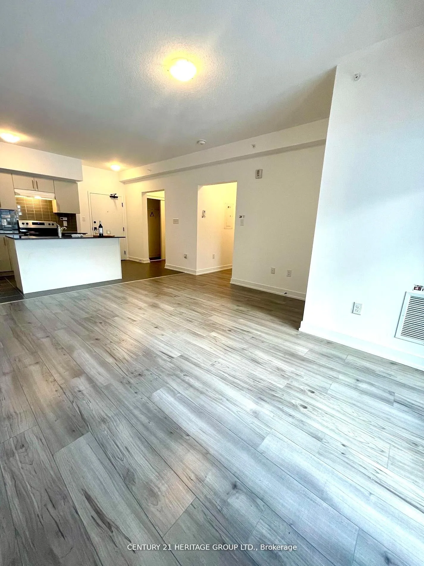 Photo 3 of Unit 113, 4 Spice Way, Barrie, Rural Barrie Southeast — HOMEH