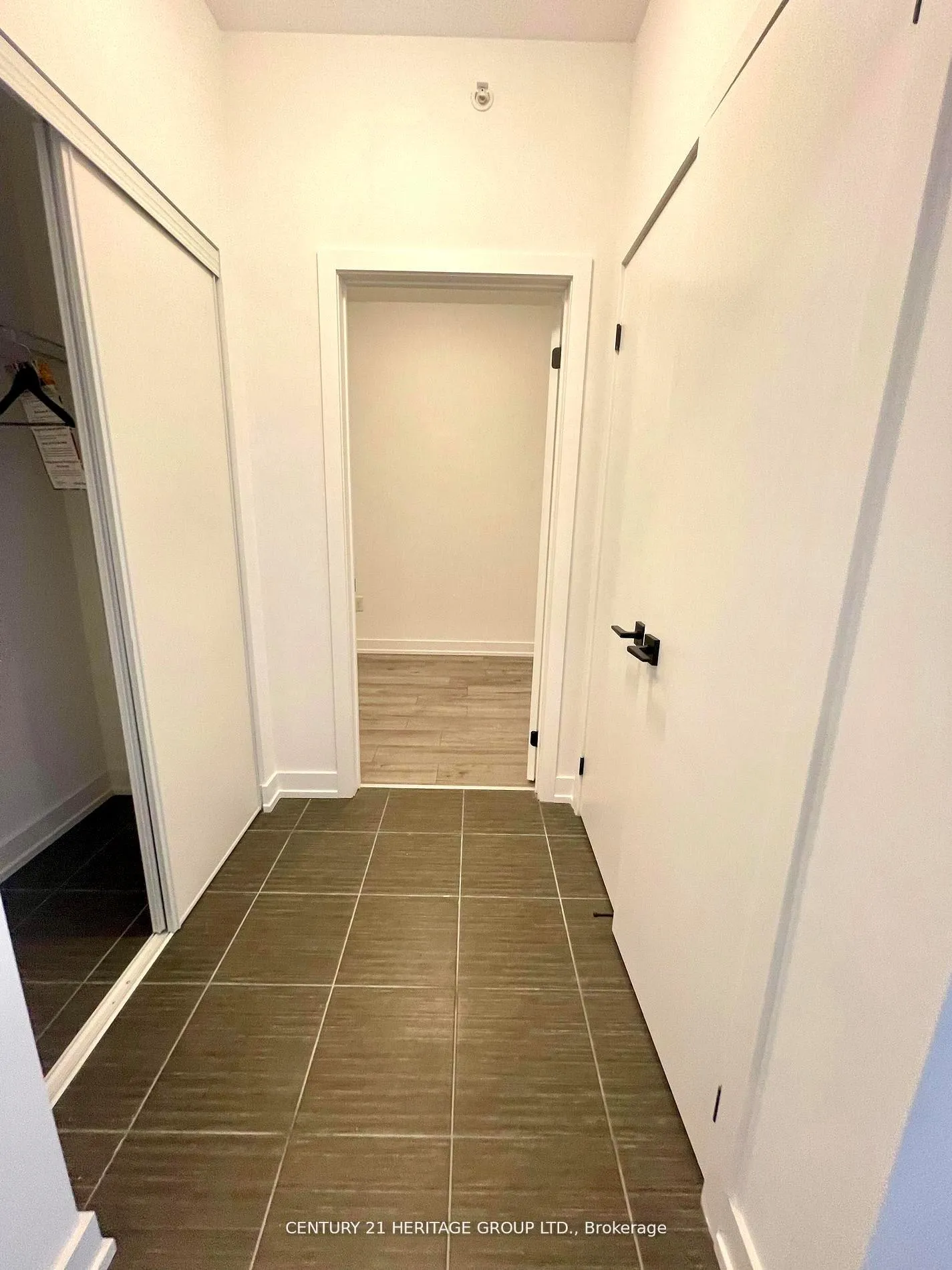 Photo 5 of Unit 113, 4 Spice Way, Barrie, Rural Barrie Southeast — HOMEH