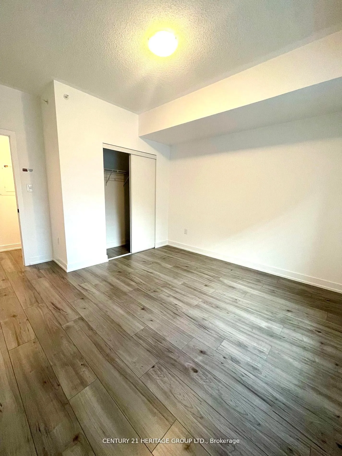 Photo 6 of Unit 113, 4 Spice Way, Barrie, Rural Barrie Southeast — HOMEH