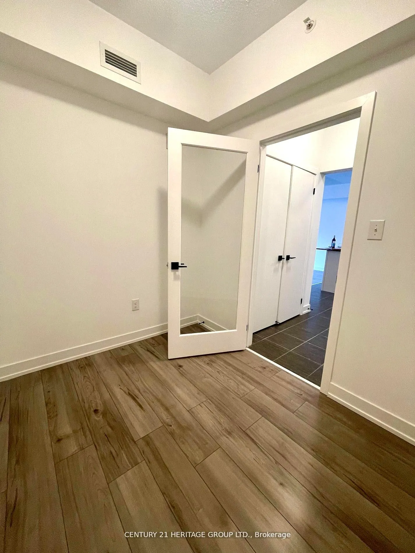 Photo 8 of Unit 113, 4 Spice Way, Barrie, Rural Barrie Southeast — HOMEH