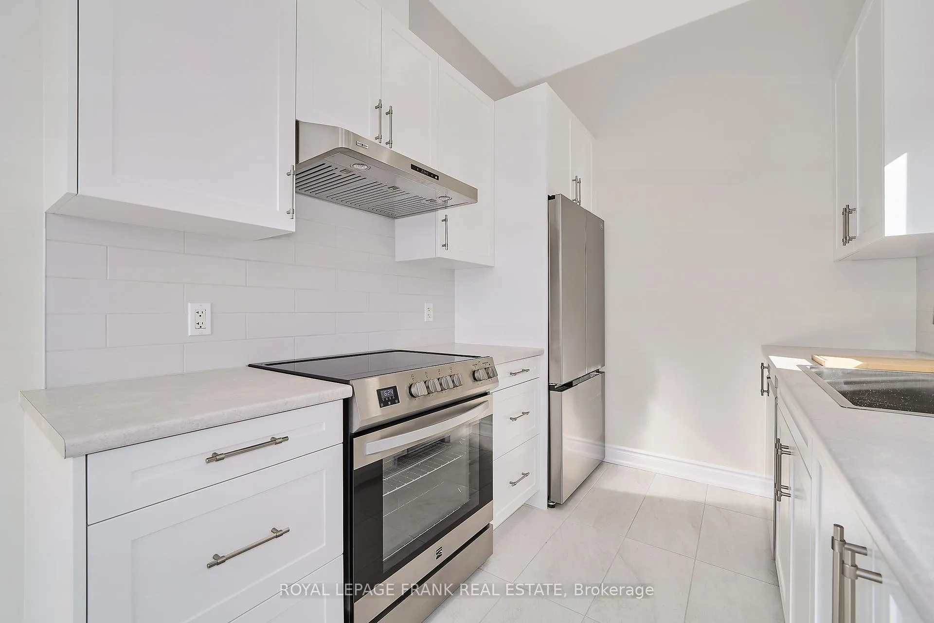 Photo 4 of 16 Treen Crescent, Whitby, Rolling Acres — HOMEH