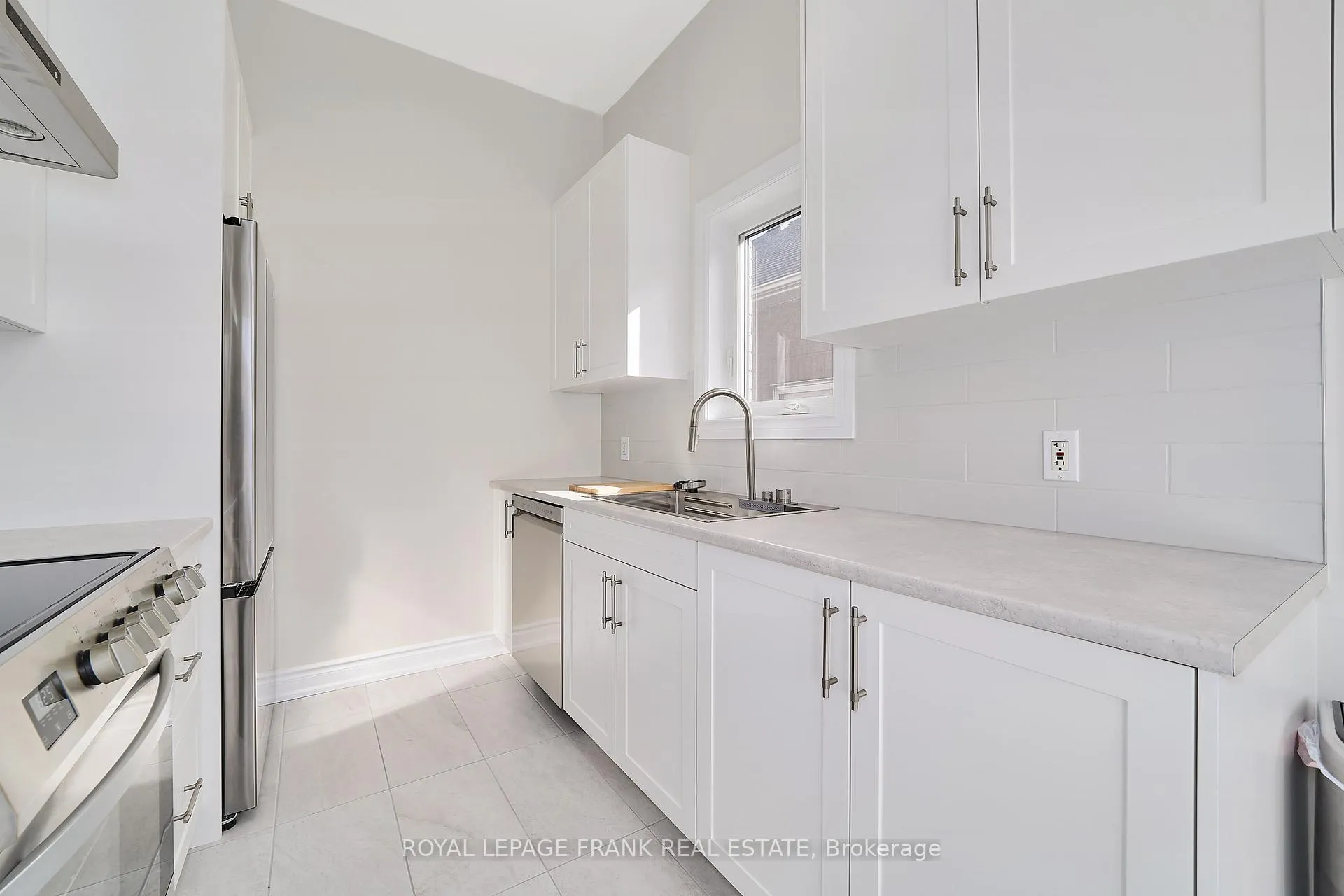 Photo 5 of 16 Treen Crescent, Whitby, Rolling Acres — HOMEH