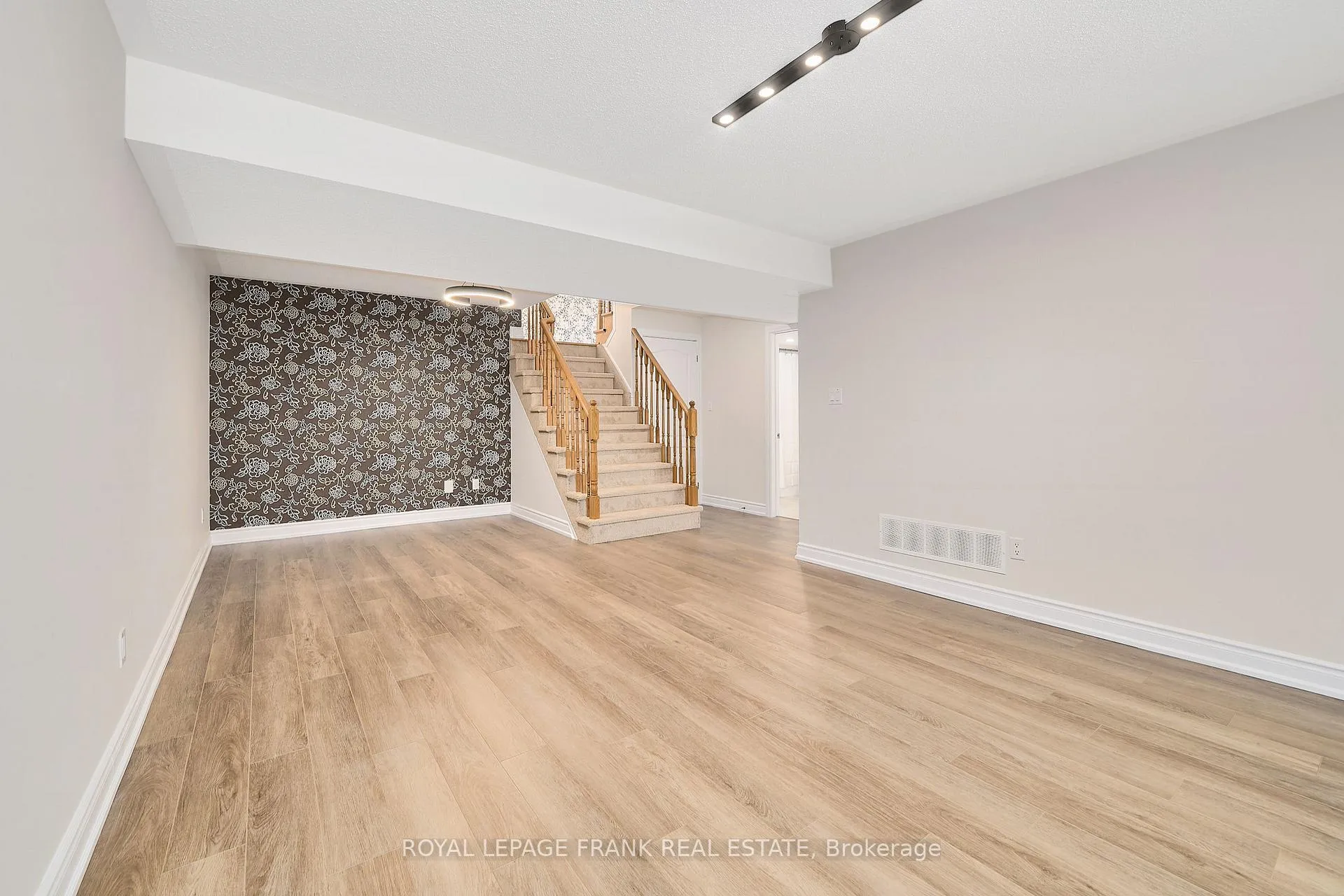 Photo 20 of 16 Treen Crescent, Whitby, Rolling Acres — HOMEH
