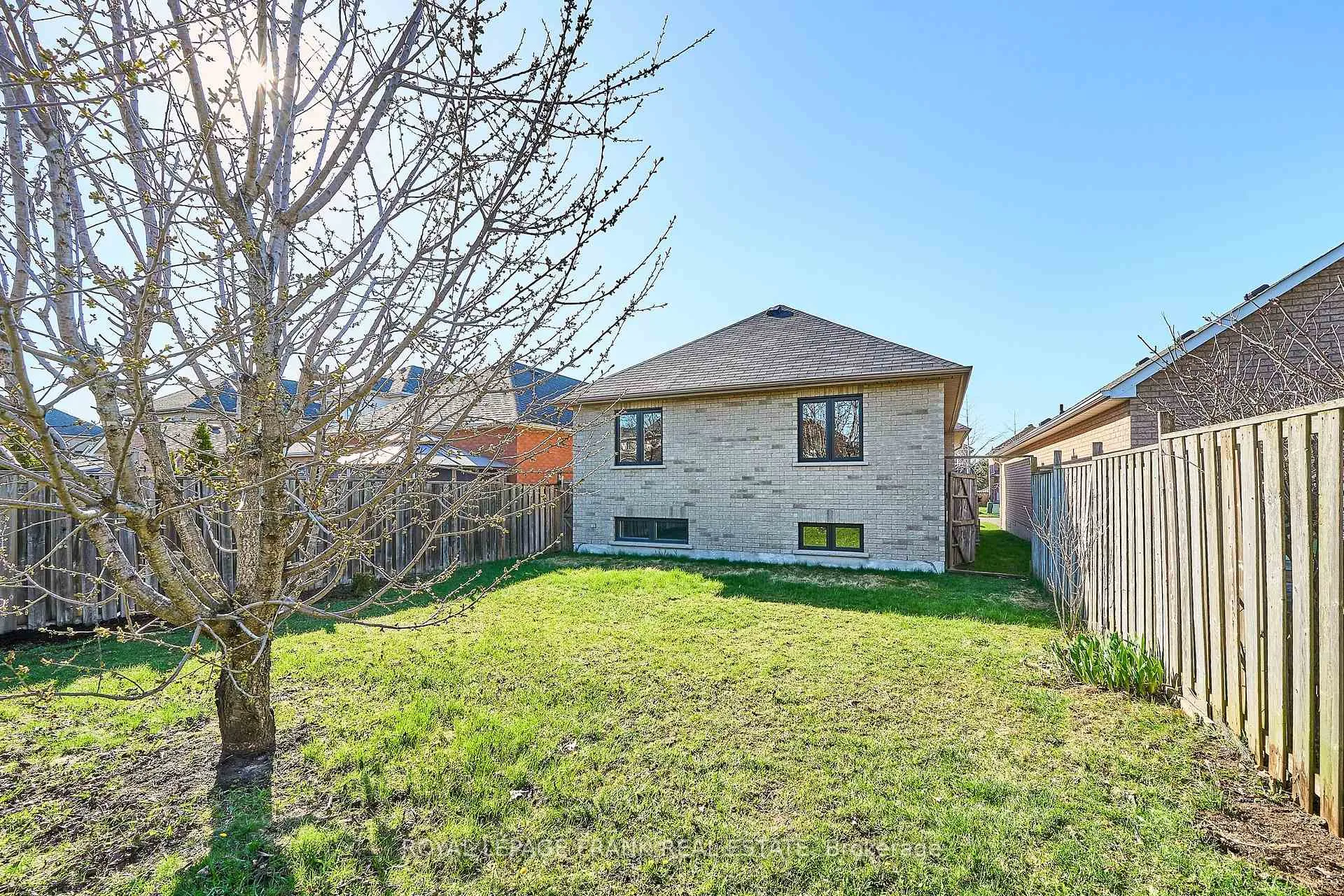 Photo 29 of 16 Treen Crescent, Whitby, Rolling Acres — HOMEH