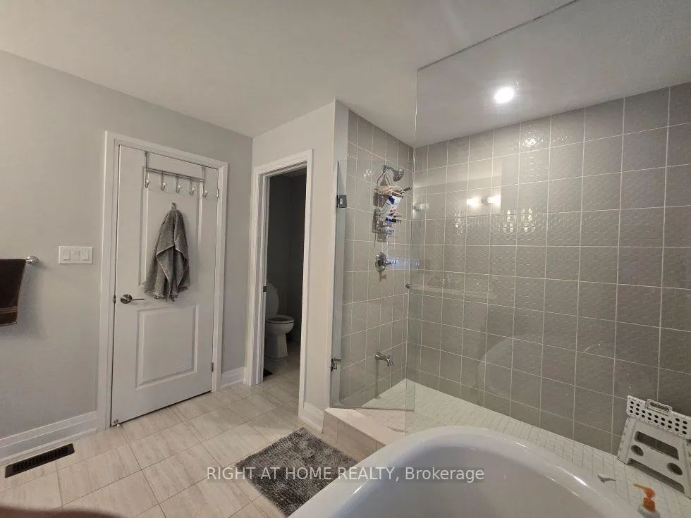 Photo 16 of 2 Periwinkle Road, Springwater, Midhurst — HOMEH