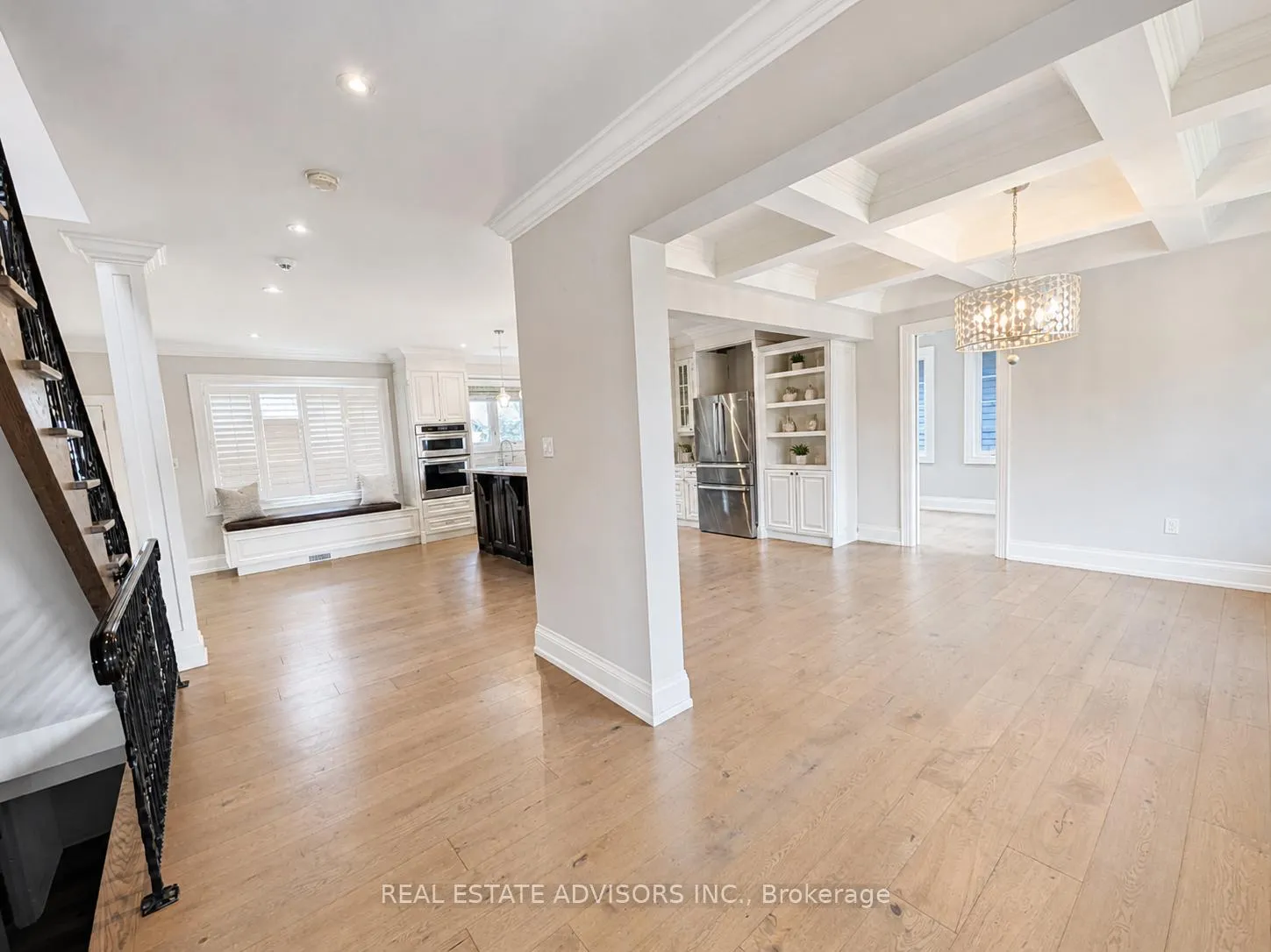 Photo 3 of 428 Maplehurst Avenue, Oakville, West — HOMEH
