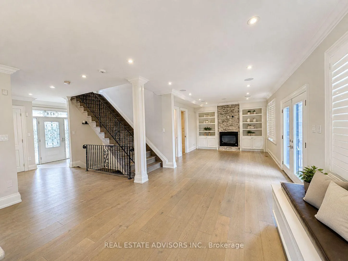 Photo 7 of 428 Maplehurst Avenue, Oakville, West — HOMEH