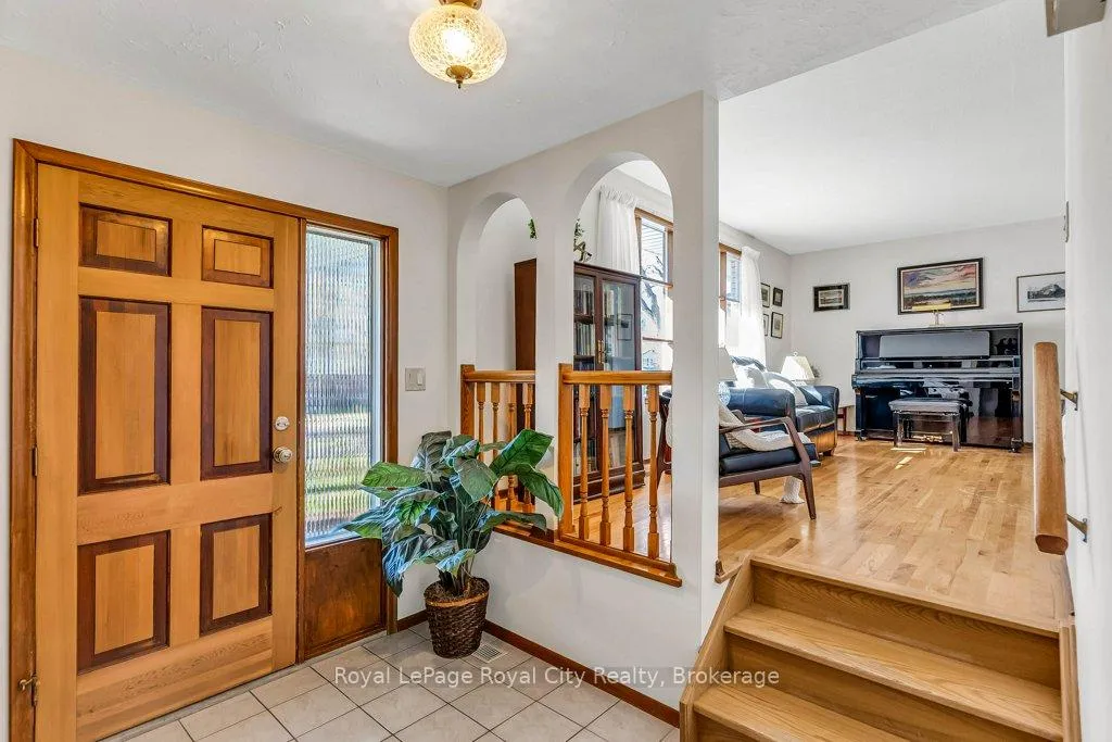 Photo 6 of 40 Keats Crescent, Guelph, Kortright West — HOMEH