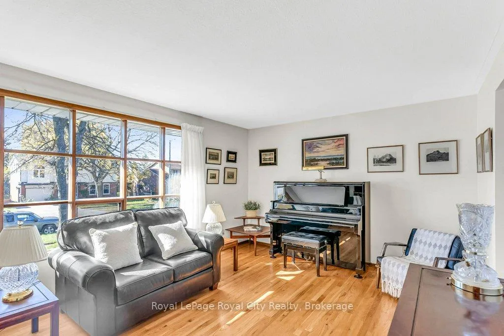 Photo 7 of 40 Keats Crescent, Guelph, Kortright West — HOMEH