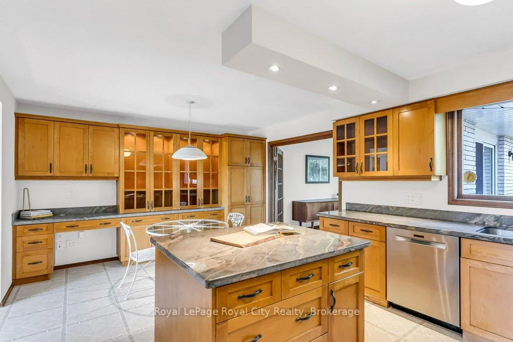 Photo 13 of 40 Keats Crescent, Guelph, Kortright West — HOMEH