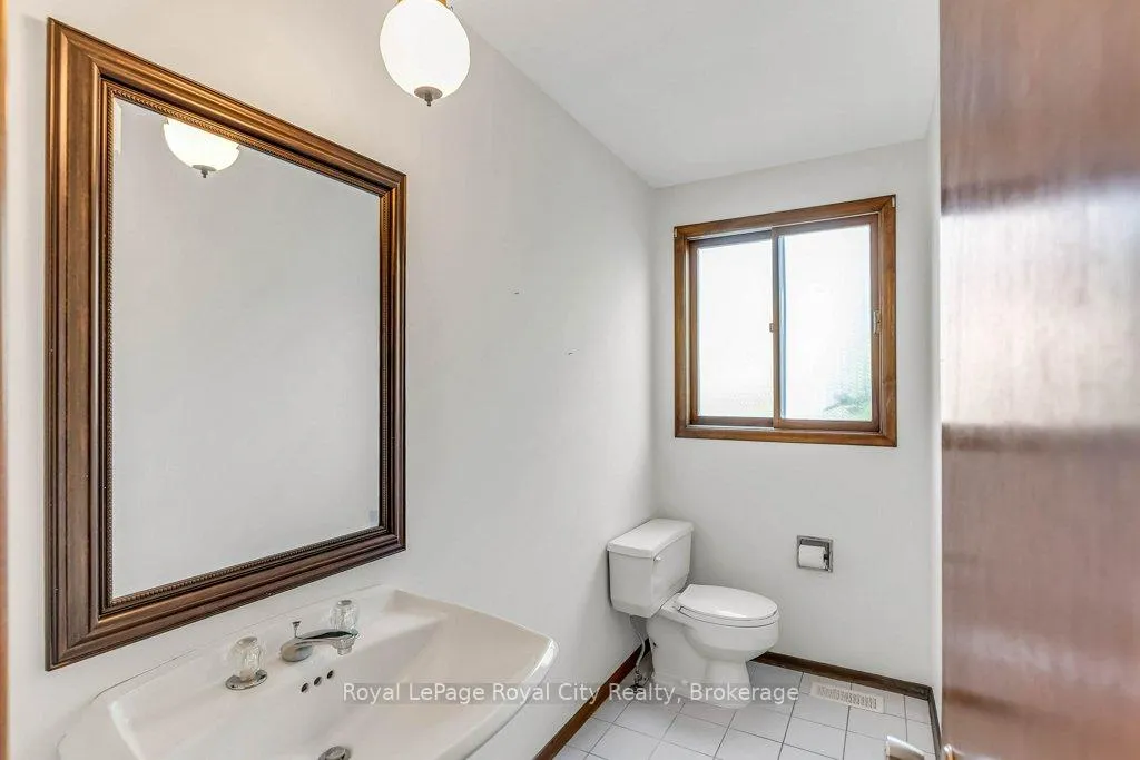 Photo 21 of 40 Keats Crescent, Guelph, Kortright West — HOMEH