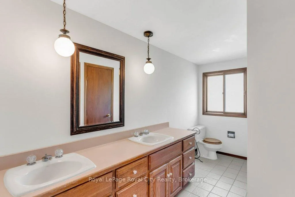 Photo 34 of 40 Keats Crescent, Guelph, Kortright West — HOMEH