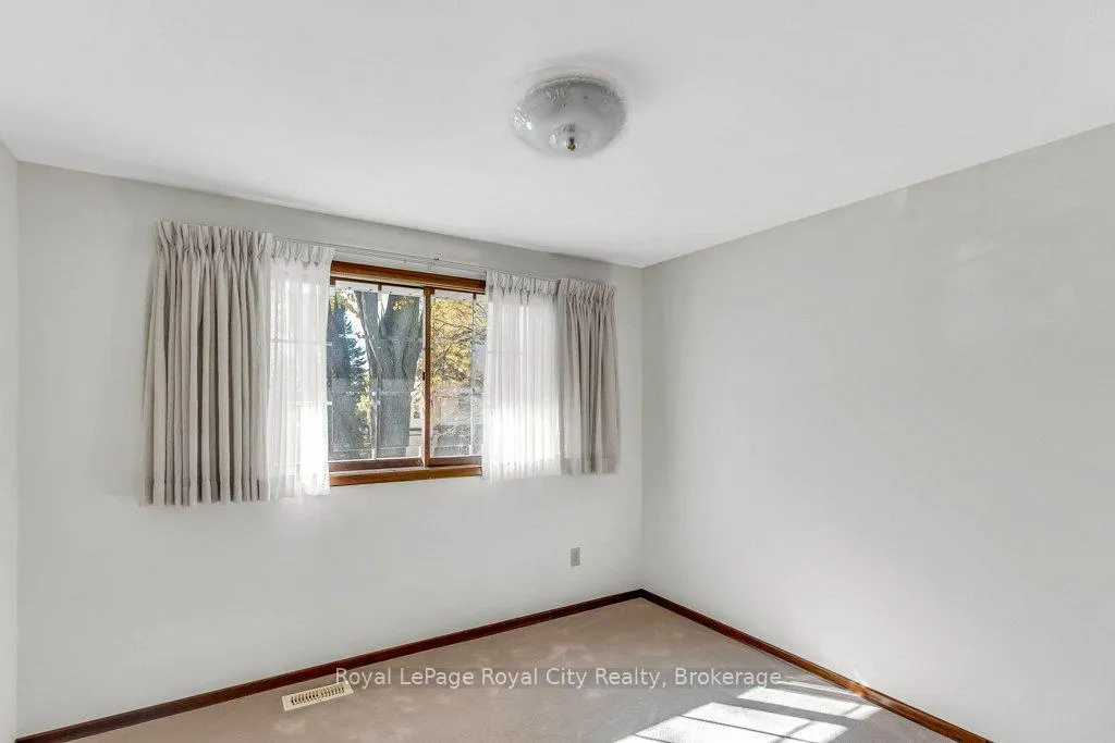 Photo 37 of 40 Keats Crescent, Guelph, Kortright West — HOMEH