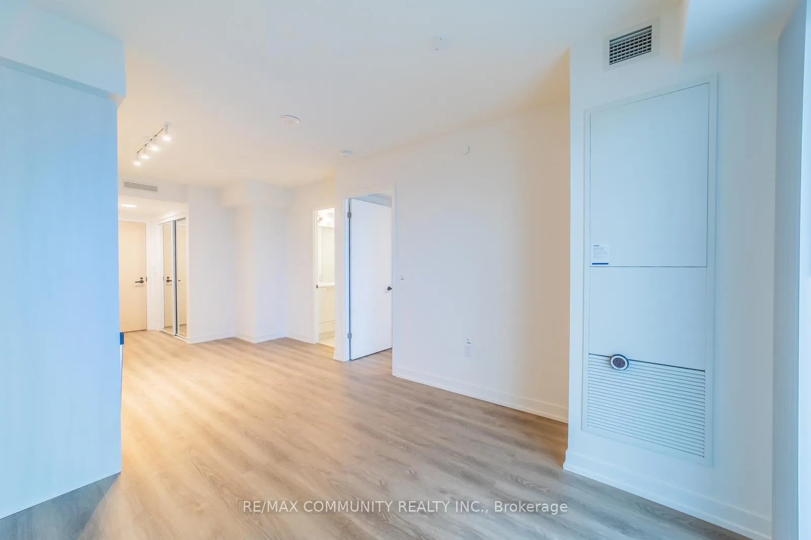 Photo 11 of Unit 716, 195 Commerce Street, Vaughan, Vaughan Corporate Centre — HOMEH