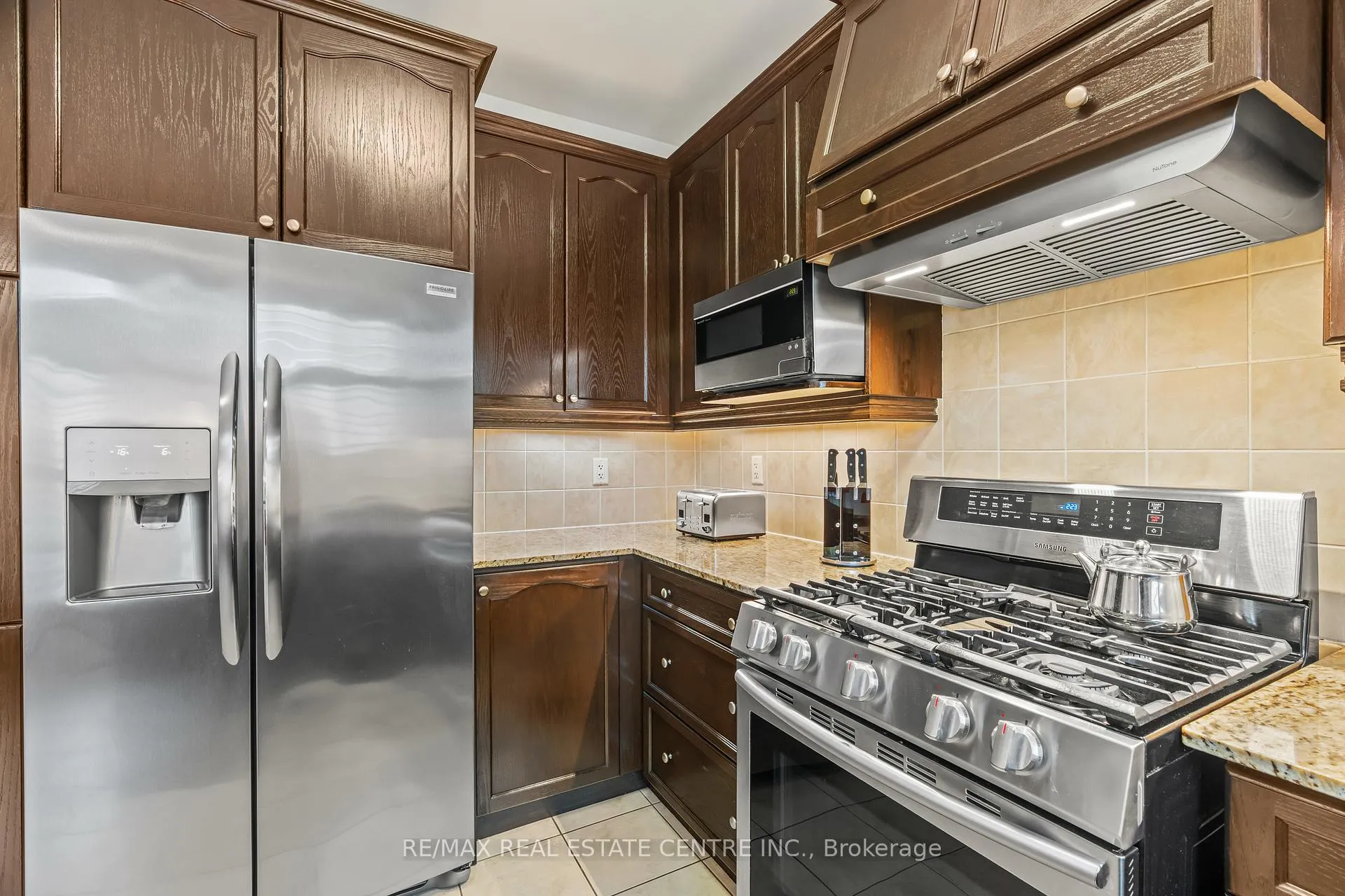 Photo 13 of 15 Helman Road, Brampton, Sandringham-Wellington — HOMEH