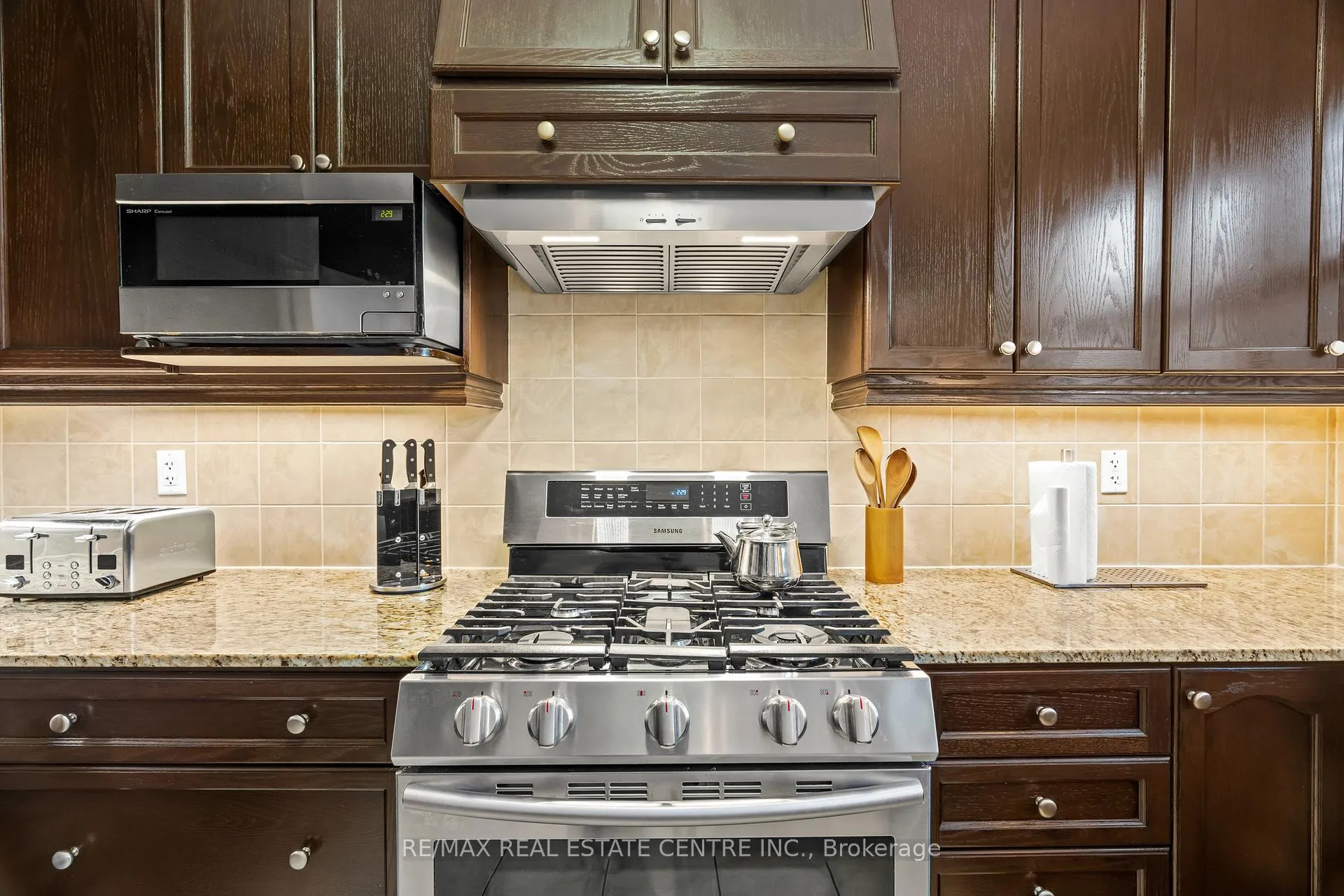 Photo 16 of 15 Helman Road, Brampton, Sandringham-Wellington — HOMEH