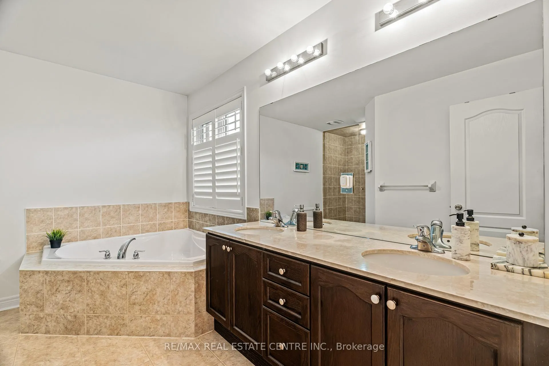 Photo 31 of 15 Helman Road, Brampton, Sandringham-Wellington — HOMEH