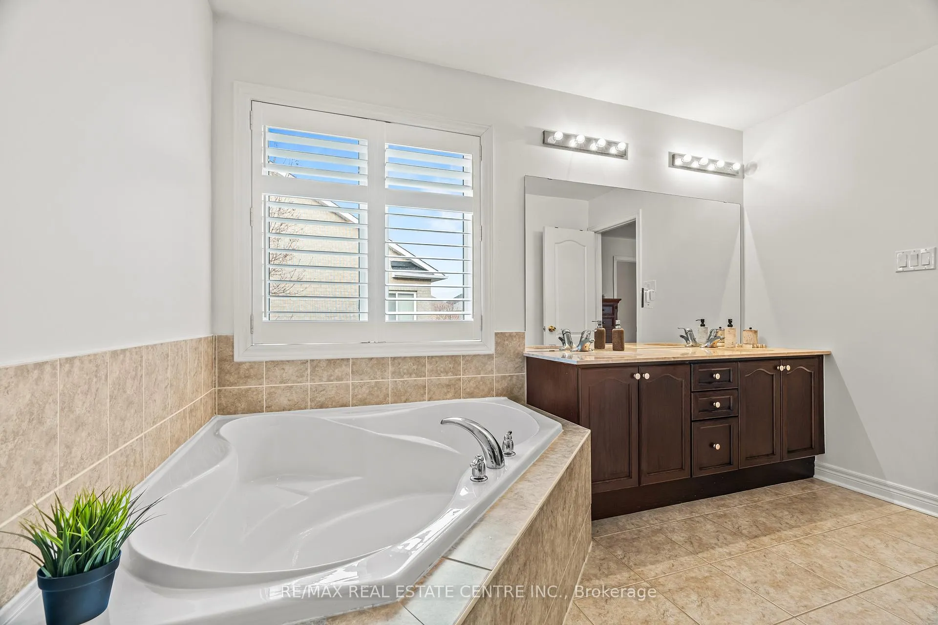 Photo 33 of 15 Helman Road, Brampton, Sandringham-Wellington — HOMEH