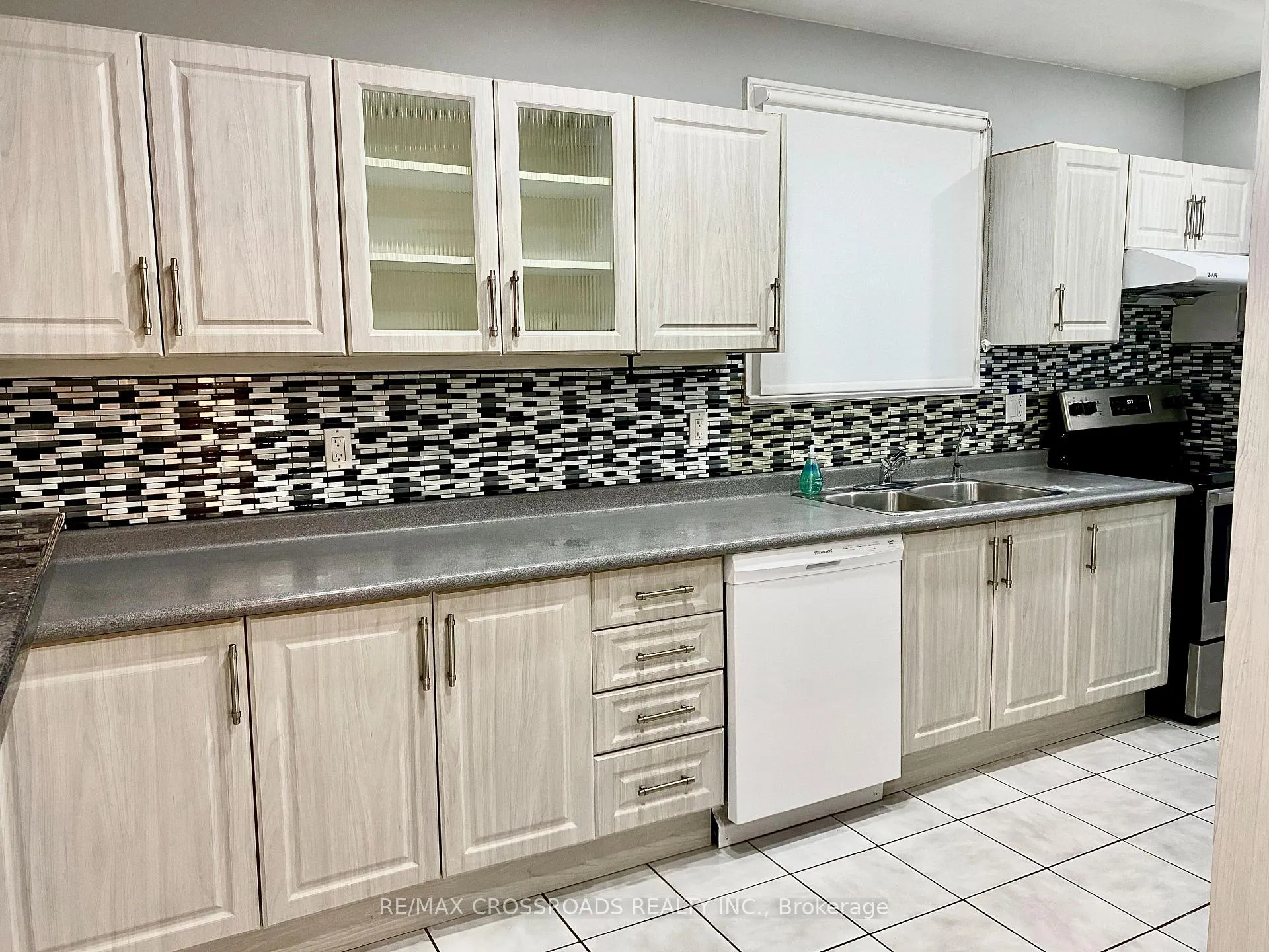 Photo 3 of 140 Gray Road, Hamilton, Stoney Creek — HOMEH