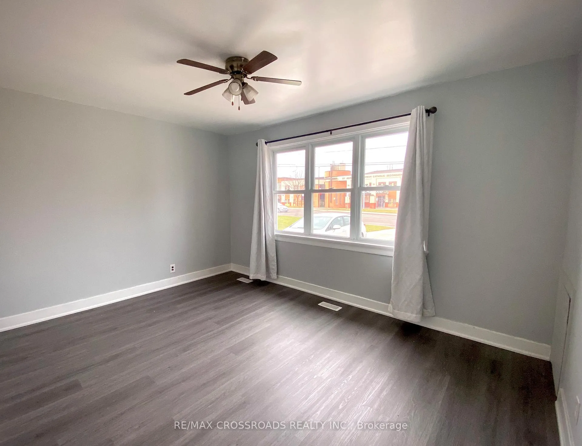 Photo 4 of 140 Gray Road, Hamilton, Stoney Creek — HOMEH
