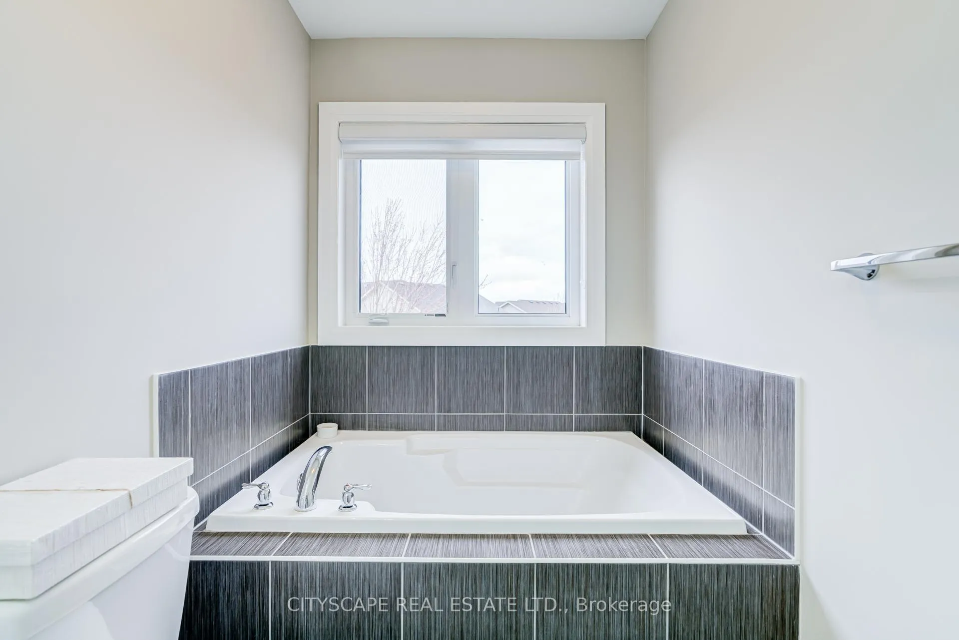 Photo 18 of 13 Porter Drive, Orangeville — HOMEH