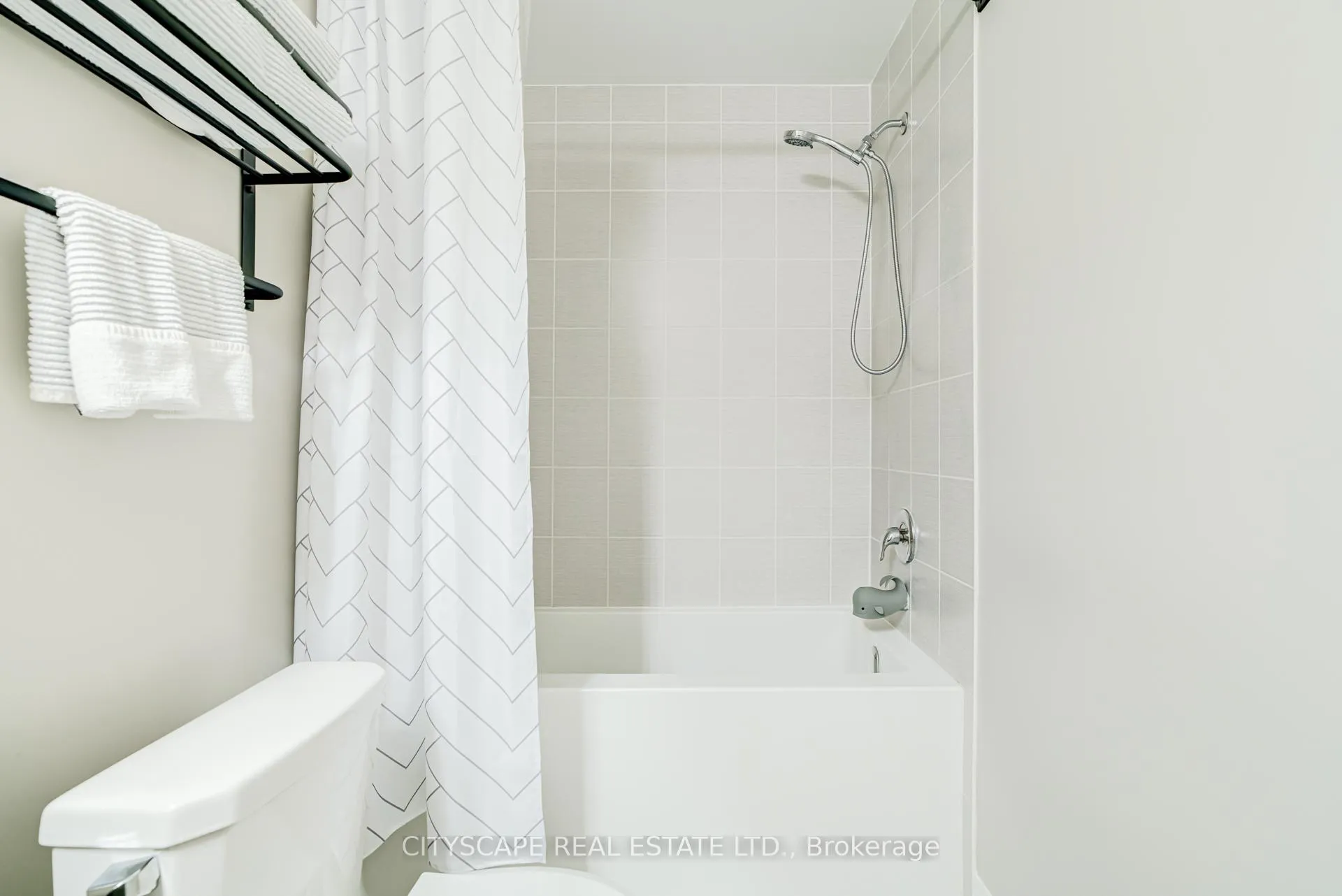 Photo 27 of 13 Porter Drive, Orangeville — HOMEH