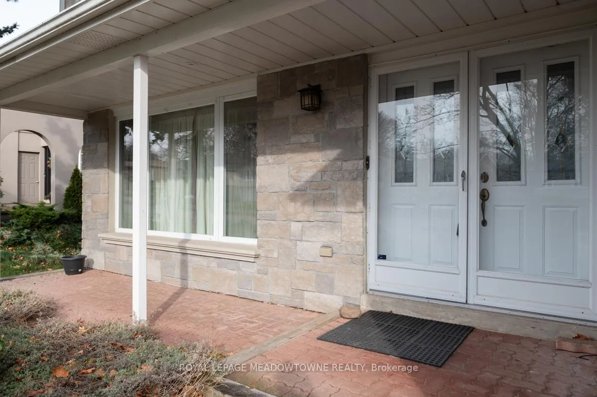 Photo 2 of 1435 Petrie Way, Mississauga, Clarkson — HOMEH
