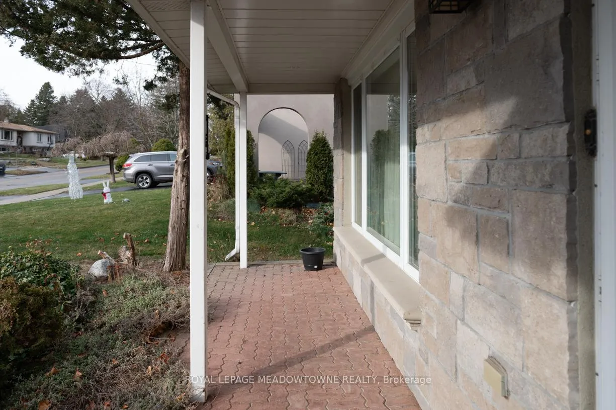 Photo 3 of 1435 Petrie Way, Mississauga, Clarkson — HOMEH