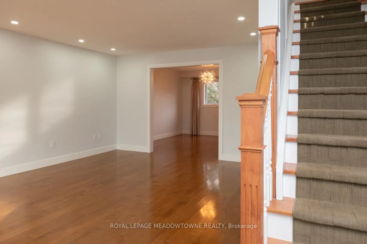 Photo 5 of 1435 Petrie Way, Mississauga, Clarkson — HOMEH
