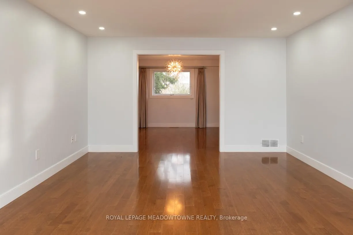 Photo 6 of 1435 Petrie Way, Mississauga, Clarkson — HOMEH