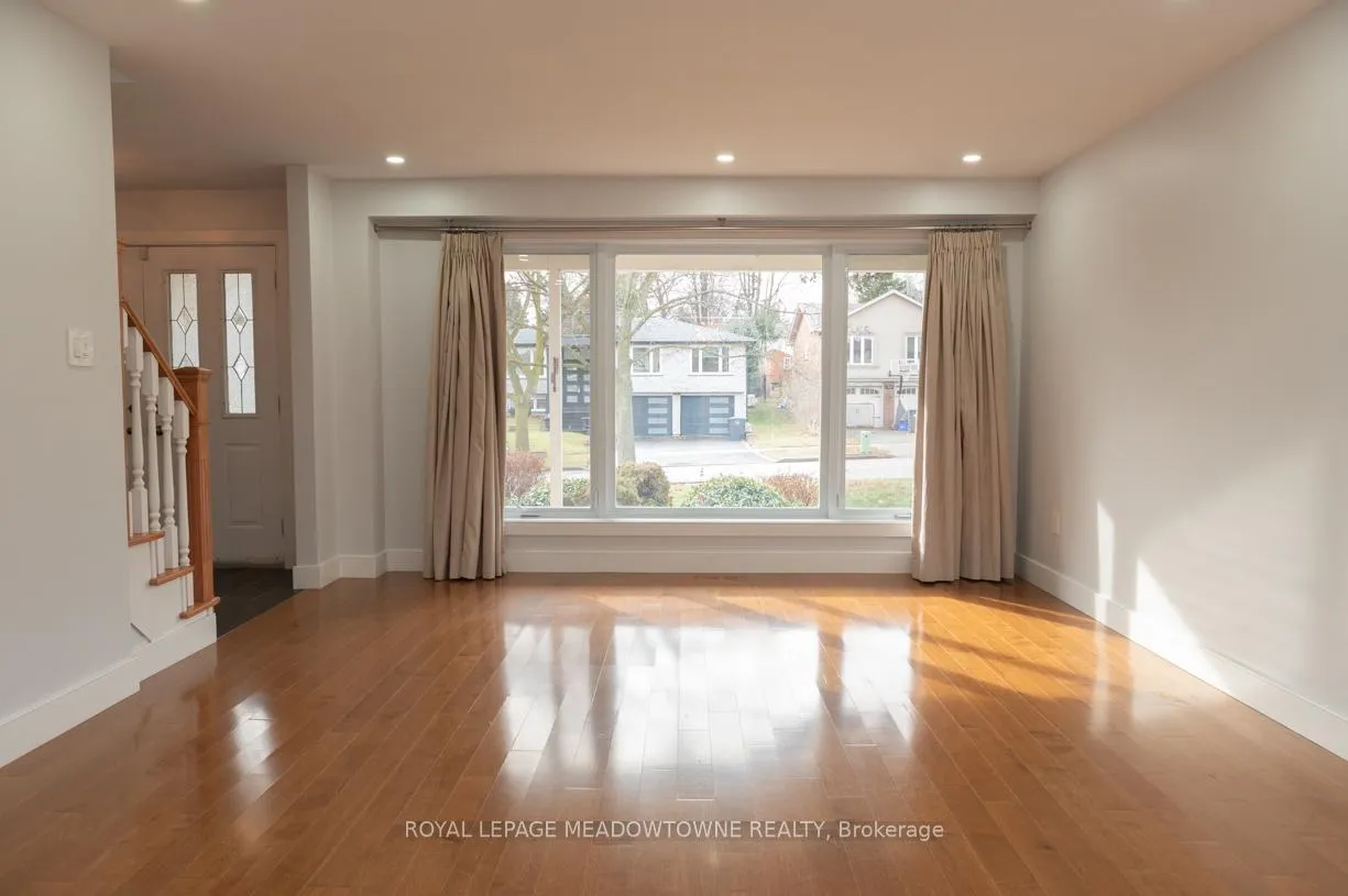 Photo 8 of 1435 Petrie Way, Mississauga, Clarkson — HOMEH